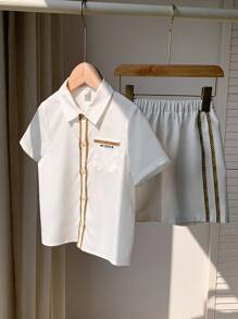 SHEIN 2入組年輕男孩休閒襯衫，格紋短袖衫帶口袋和短褲裝 - 白色 - 查看 1