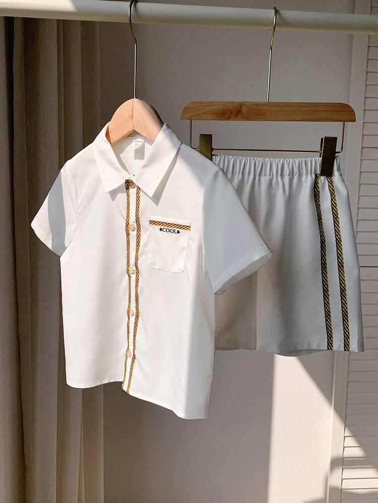 SHEIN 2入組年輕男孩休閒襯衫，格紋短袖衫帶口袋和短褲裝 - 白色 - 查看 1