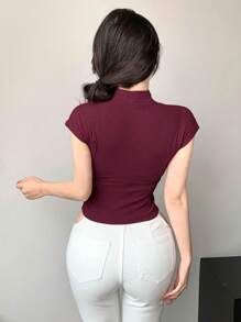 DAZY Top corto ajustado de unicolor con detalle calado para salir, para mujeres - Burdeos - Ver 2