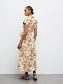 Maija 2026 Robe décontractée à imprimé floral avec boutons pour femmes, printemps/été. Ouverture centrale avec boutons, col châle et manches courtes, ceinture à la taille. Robe d'été pour plage et vacances - Nude - Voir 6