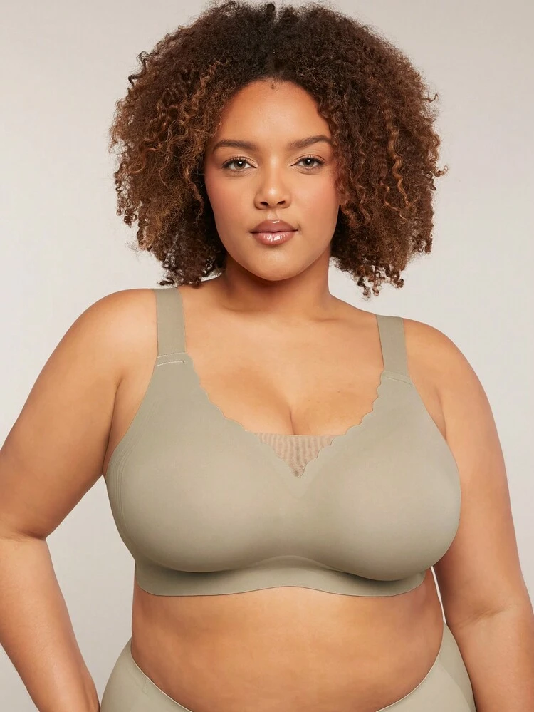 Plus Dream Curve 2ndSkin Wireless Plunge Seamless Bra