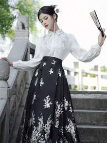 Falda De Estilo Chino Para Mujer Con Diseño De Cabeza De Caballo Y Impresión Plateada De Papel De Aluminio - Negro - Ver 3