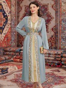 Al Najma 女款花卉刺繡燈籠袖長外套和拼接腰帶細節無袖裙套裝 - 霧霾藍 - 查看 3