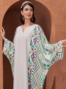 Al Najma Loose Geometric Printed Kaftan With Notched Neckline - Green - View 4