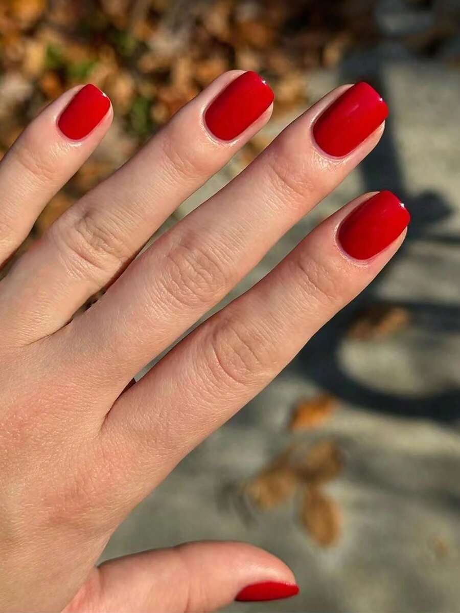 VV MEI JIA ER 24入組紅色實色短方形壓片假指甲，附指甲膠、黏貼式短指甲  創一個闊指甲床的12種短指甲尺寸，貼在小手上，並附1張膠帶和1個指甲文件，指甲用品 - 紅色 - 查看 1