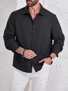 Manfinity Homme Herren Große Größen Einfarbiges Langarm Businesshemd, Ausgehen, Tailliertes Schwarzes Hemd, Herren Businesshemd, Schwarzes Hemd mit Knopfleiste, Herbst