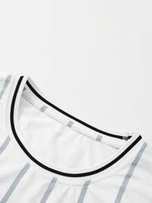 Aesthetic Post Áo ba lỗ nam sọc in chữ và số - trắng - Xem 3
