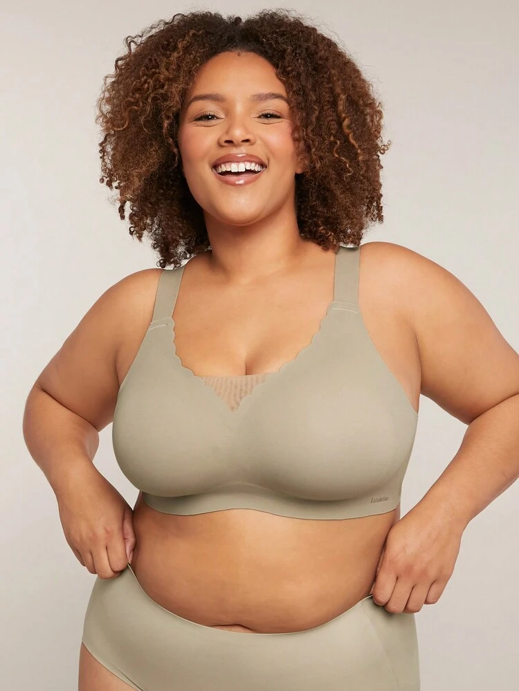 Plus Dream Curve 2ndSkin Wireless Plunge Seamless Bra