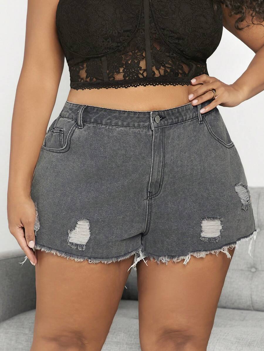 SHEIN CURVE+ سروال جينز قصير منسوج من الحافة المزينة بالشرابات الرمادي للنساء بمقاس زائد