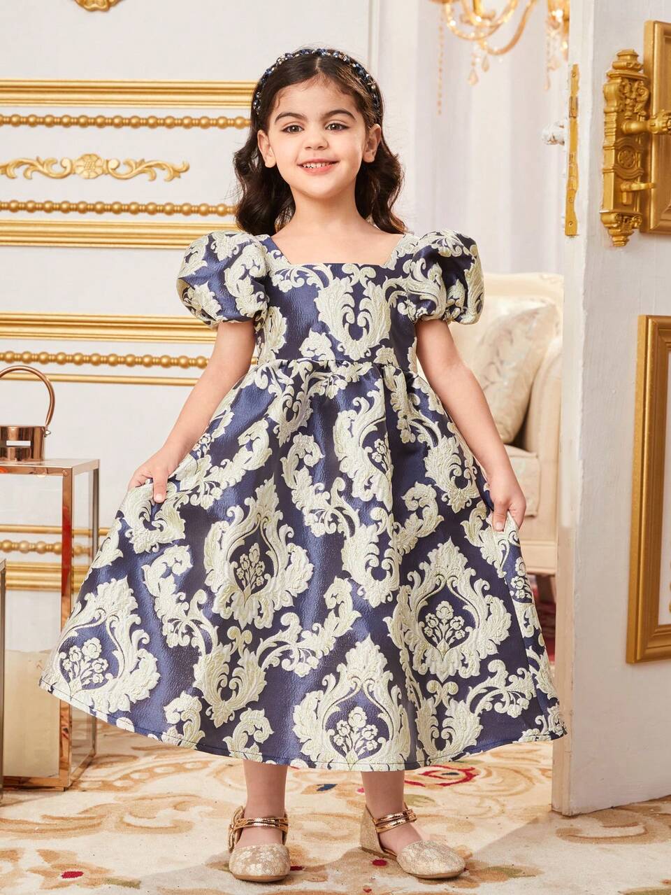 Young Girls' Lovely Square Neckline Jacquard Puff Sleeve Dress