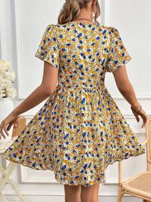 SHEIN Frenchy Đầm nữ cổ chữ V tay ngắn xếp ly in hoa, đầm màu pastel, đầm chiffon vàng hoa tươi tắn thanh lịch, đầm vàng, đầm màu sáng, đầm mùa hè, đầm dự tiệc trà, đầm màu trơn tươi tắn cho kỳ nghỉ, đầm ôm thanh lịch họa tiết hoa đi biển - Nhiều màu - Xem 3
