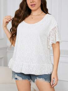 SHEIN Clasi تي شيرت قصير الأكمام بقبة دائرية ومطرز بالدانتيل في مقاس كبير وحاشية مكشكشة