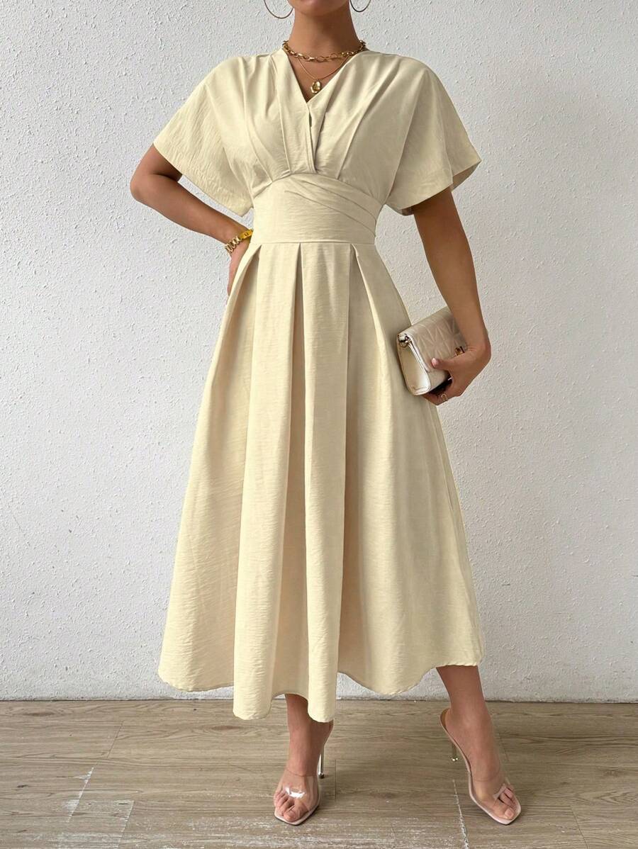 Chiquease 純色蝙蝠袖褶皺腰帶連身裙 - 杏色 - 查看 1