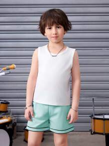 SHEIN Conjunto de top y pantalones cortos para niño joven con estampado de letras y bloque de colores