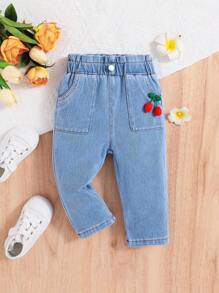 SHEIN 寶寶女孩舒適柔軟的休閒時尚櫻桃針織牛仔褲，經過洗滌處理 - 淺色水洗藍 - 查看 1