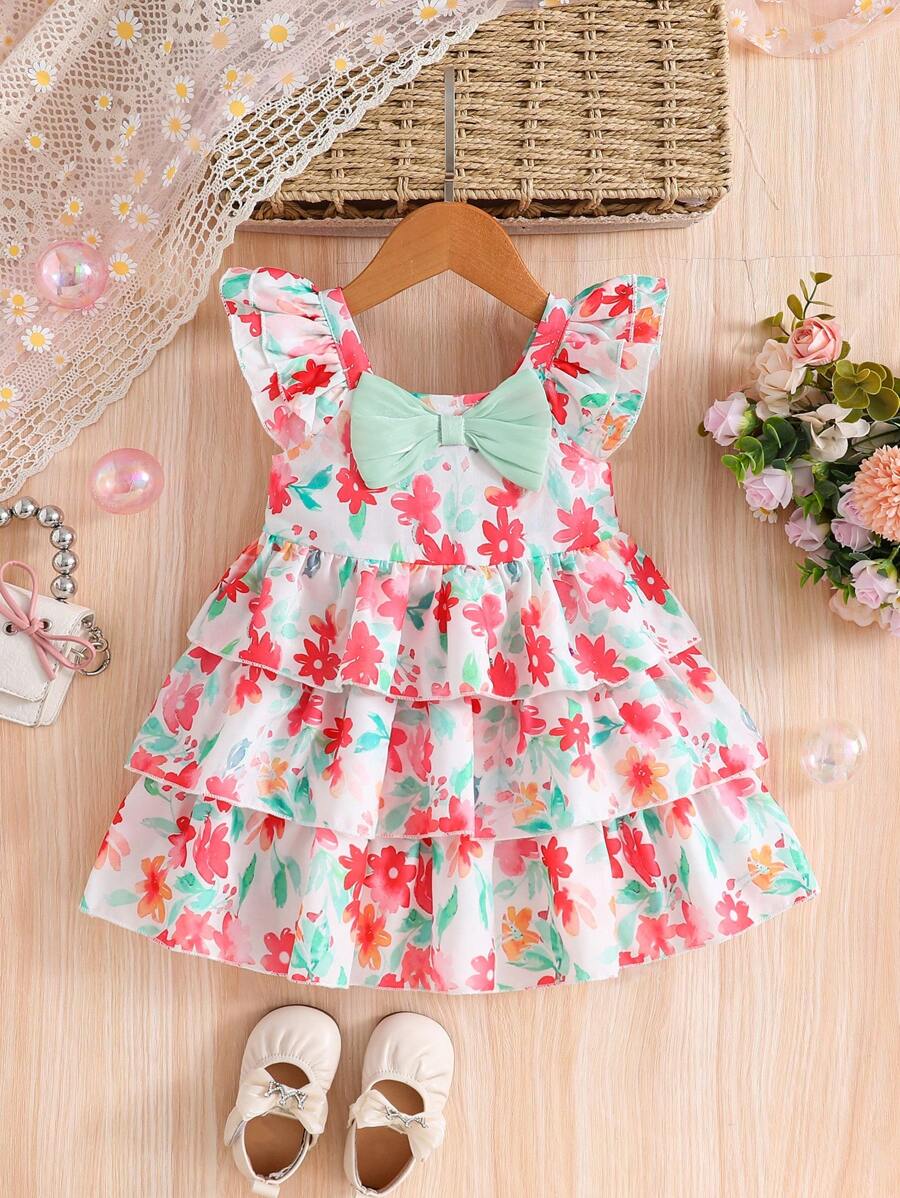 SHEIN Mehrschichtiges Baby Mädchenkleid mit Blumen- und Druckmuster im Casual-, Elegant- und Vintage-Stil mit Schleifenknoten als Dekoration. Geeignet für Aktivitäten im Freien im Frühling und Sommer.