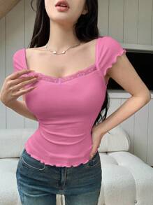 DAZY Thon gọn Ngắn tay Áo thun Với Ren Vá lại Và Xù Hoa Sen - Màu Hồng Tươi - Xem 4