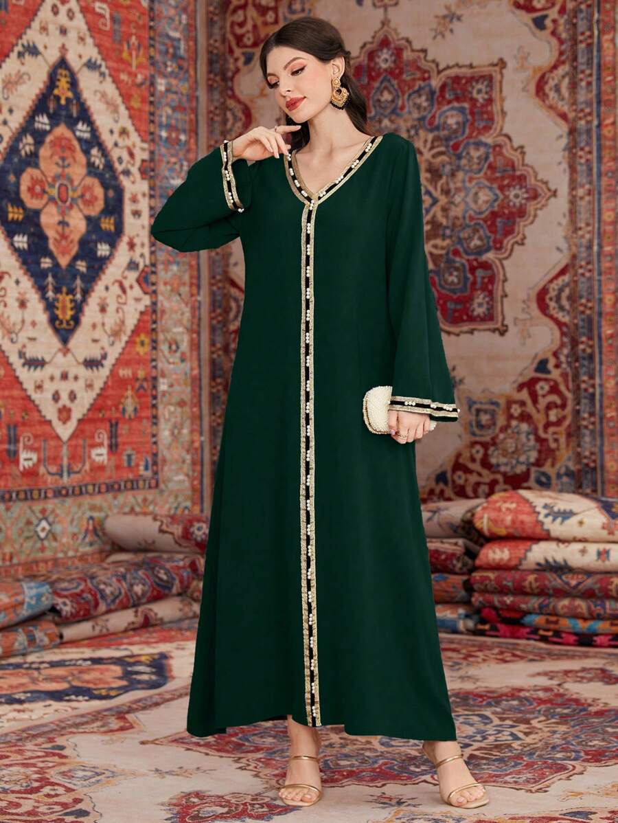 Al Najma 女式 V 领阿拉伯式花纹仿珍珠串珠连衣裙，端庄大方 - 綠色 - 查看 1