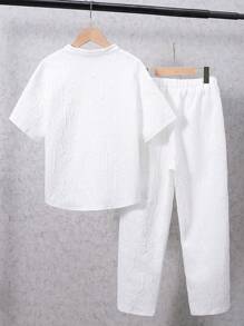 SHEIN Tween Boys Casual Street Style Leather Stamp Notched V-Neck Pullover Short-Sleeved T-Shirt Solid Color Straight Trousers Knitted Two-Piece Set