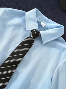 SHEIN Con trai Collared Nút lên Áo sơ mi Với Buộc Và Chất rắn Huy hiệu Quần short Dệt Bộ - Nhiều màu - Xem 13