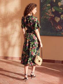 MOTF PREMIUM Vestido Envolvente Con Cinturón, Cuello Cruzado Con Estampado Tropical Y Mangas Acampanadas - Multicolor - Ver 4