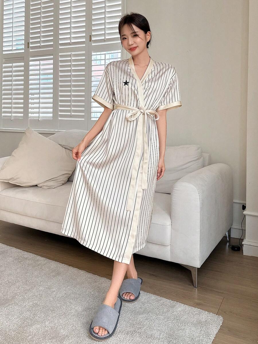 DAZY Women's Satin Stripe & Star Decoration Patchwork Homewear Robe With Contrast Trim Pajama - Black and White - View 1