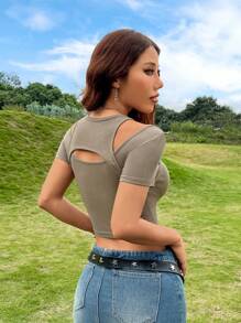 SHEIN EZwear Solid Color Hollow Out Slim Fit Crop Top - Army Green - View 2