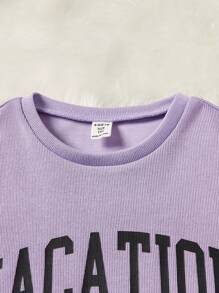 SHEIN Ensemble T-shirt À Manches Courtes Et Short Décontracté Pour Filles Avec Encolure Côtelée En Tricot Et Motif Imprimé De Lettres, Coupe Ample.