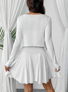 SHEIN Privé Conjunto de vestido elegante con cuello redondo y sin mangas para citas y días festivos, con detalles de pliegues y chaqueta corta de manga larga (2 piezas) - Blanco - Ver 2