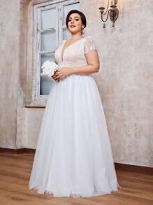 Vestido de novia con escote en V, bordado de encaje, manga corta, contraste de color en malla y corte evasé, talla grande - Blanco - Ver 1