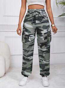 SHEIN LUNE Pantalones cargo con estampado de camuflaje con bolsillo lateral con solapa con cordón delantero