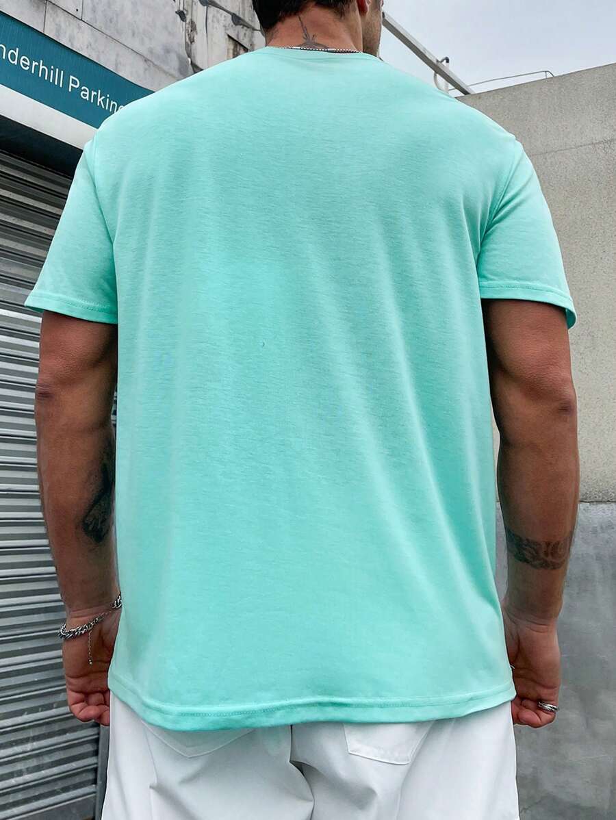 Manfinity Homme 男款大尺碼心型與字母印花 T 卹