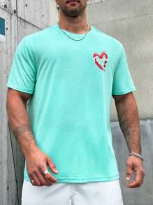 Manfinity Homme 男款大尺碼心型與字母印花 T 卹