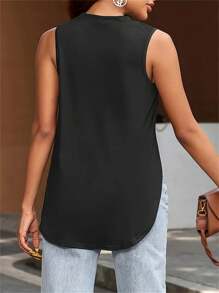 SHEIN Plus Size Solid Color Round Neck Sleeveless Split Hem Tank Top - Black - View 2