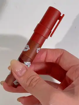 SHEGLAM Mega Lip Stacks-Pink-Petal Stack 4 合 1 奶油霧面紅色唇膏組高色素不乾燥便攜旅行唇膏唇妝熱粉色唇膏 品牌 美容 化妝 化妝品 適合女性與女孩 完美搭配冬季 Y2K 時尚 流行 生日禮物 假期 派對準備就緒 最佳顏色