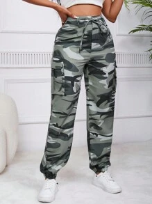 SHEIN LUNE Pantalones cargo con estampado de camuflaje con bolsillo lateral con solapa con cordón delantero