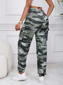 SHEIN LUNE Pantalones cargo con estampado de camuflaje con bolsillo lateral con solapa con cordón delantero