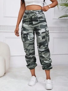SHEIN LUNE Pantalones cargo con estampado de camuflaje con bolsillo lateral con solapa con cordón delantero