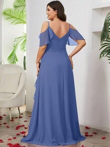 Vestido de dama de honra plus size com babados e fenda na coxa, elegante para convidada de casamento - Azul Empoeirado - Ver 2