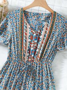 Breezaya 女式花卉印花摇摆连衣裙，配有飘袖和 V 领，适合夏季超长度假海滩装 - 彩色 - 查看 3