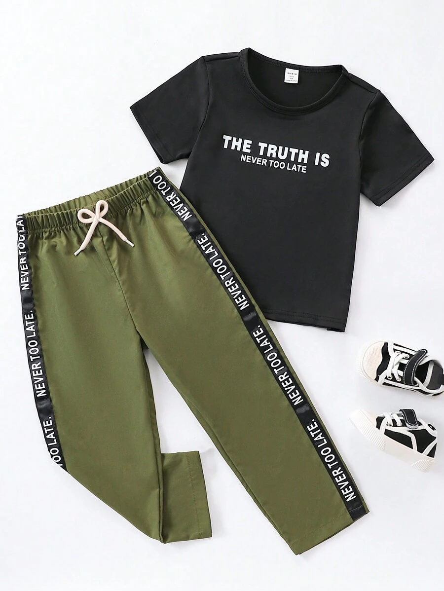 SHEIN Tricou cu mânecă scurtă, cu gât rotund, cu imprimeu cu litere uni și pantaloni cu fundă color block. Cânteie cu litere pe ambele părți. Un set cool și drăguț din două piese de pantaloni sport casual la modă, potriviti pentru zi cu zi, școală, vacanțe, ieșiri de primăvară, sporturi în aer liber, tabere de vară, potrivite pentru anotimpurile de primăvară și vară - Verde Armată - Vizualizare 1