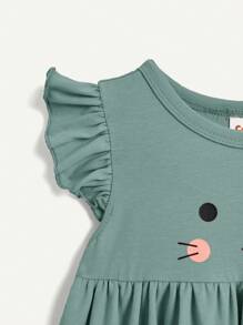 Cozy Pixies Set di 2 pezzi Abito a fantasia con coniglietto a cartone animato per bambina con bordo arricciato, scollo tondo e vita raccolta - Verde - Visualizzare 6