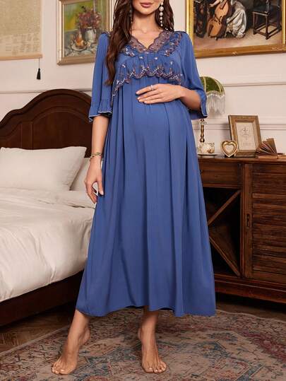 孕妇透明网眼刺绣细节 V 领宽袖睡裙，适合妈妈、睡衣裙