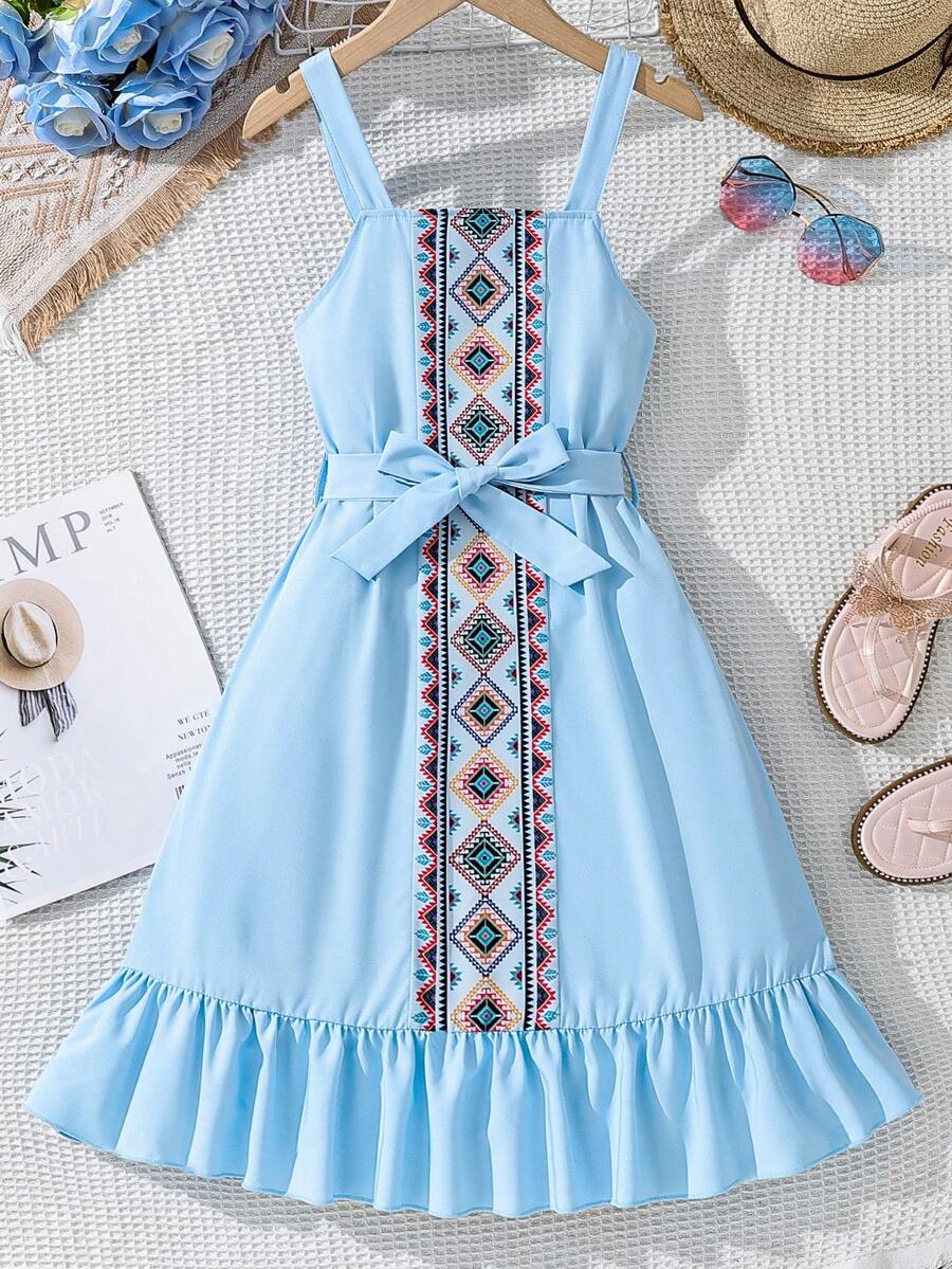 SHEIN Vestido De Tirantes Con Dobladillo De Volante Y Diseño Geométrico Para Niñas Preadolescentes - Celeste - Ver 1