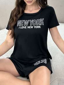 Conjunto de pijama con top de manga corta de cuello redondo con estampado de lema y pantalones cortos