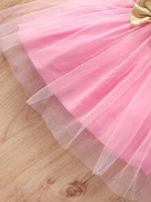 女寶寶優雅無袖連衣裙，帶金色腰帶和蝴蝶結，復古宮廷風格