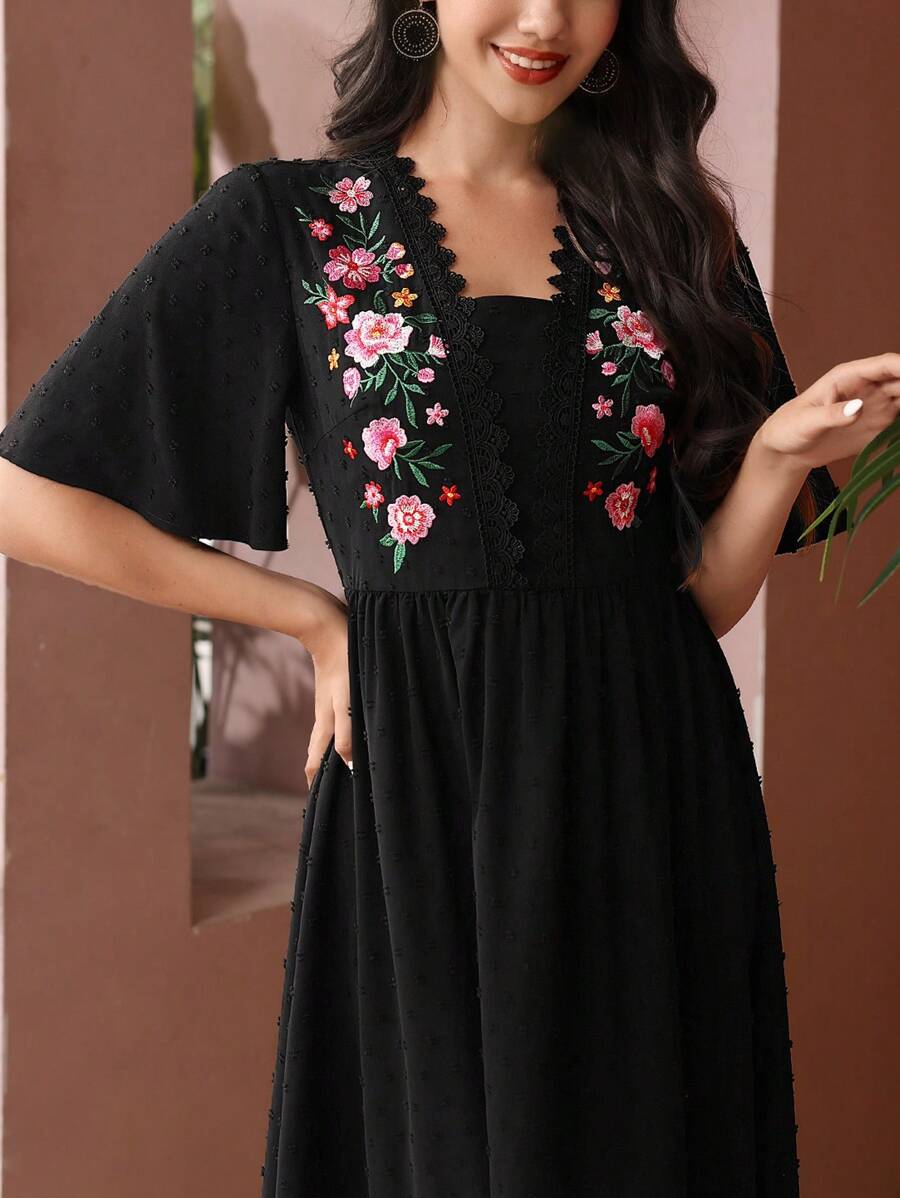 Al Najma 女士花卉刺繡飄蕩袖洋裝 - 黑色 - 查看 1