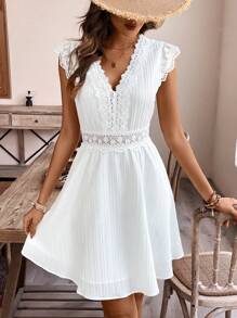 SHEIN Frenchy Vestido Acampanado Para Mujer Con Ribete De Encaje, Cintura Con Correa Y Mangas Con Superposición De Encaje