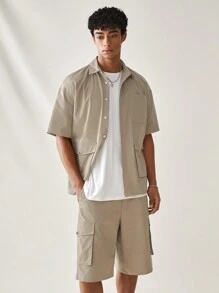 Manfinity RebelGame Set casual da 2 pezzi composto da camicia a maniche corte e pantaloncini in tessuto tinto unito, adatto per l'estate, amici, città