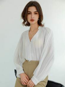 GENKIRA V領紋理半透明長袖女式襯衫 - 白色 - 查看 1